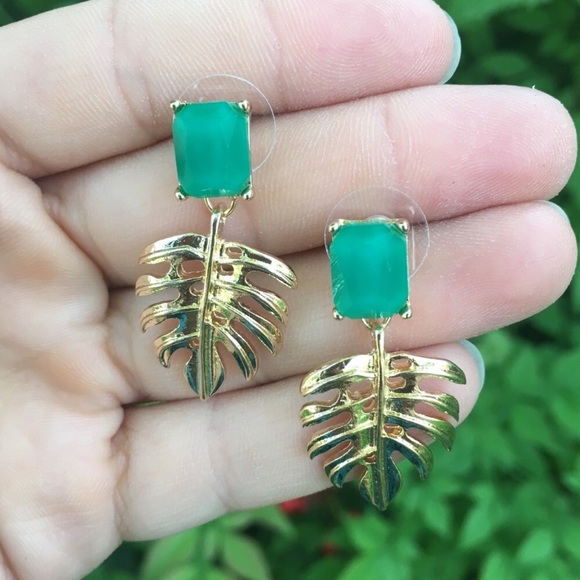 Last1️⃣!✨Gold Monstera Leaf Earrings!!! - Picture 2 of 5